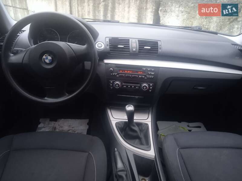 Хэтчбек BMW 1 Series 2009 в Волочиске