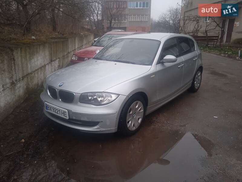 Хэтчбек BMW 1 Series 2009 в Волочиске