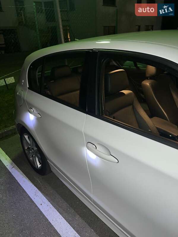 Хетчбек BMW 1 Series 2010 в Києві фото 5 Хетчбек BMW 1 Series 2010 в Києві