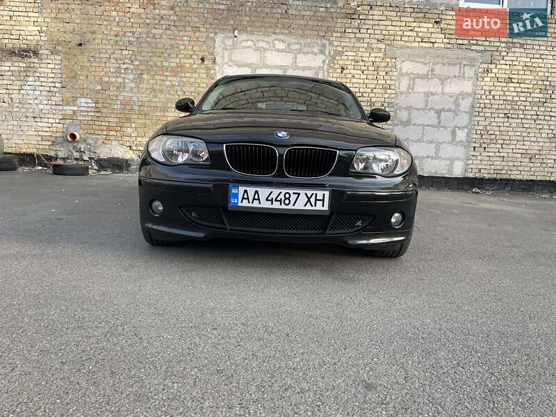 Хэтчбек BMW 1 Series 2005 в Киеве