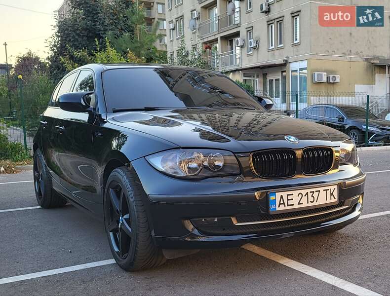 Хэтчбек BMW 1 Series 2010 в Днепре