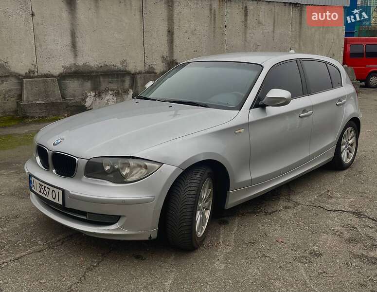 Хэтчбек BMW 1 Series 2010 в 