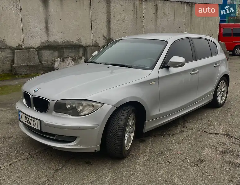 Хэтчбек BMW 1 Series 2010 в 