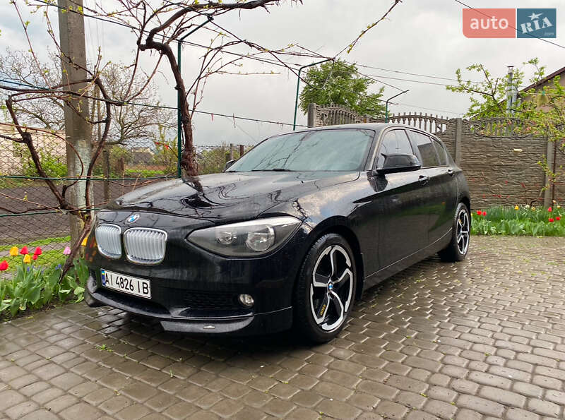 Хэтчбек BMW 1 Series 2012 в 