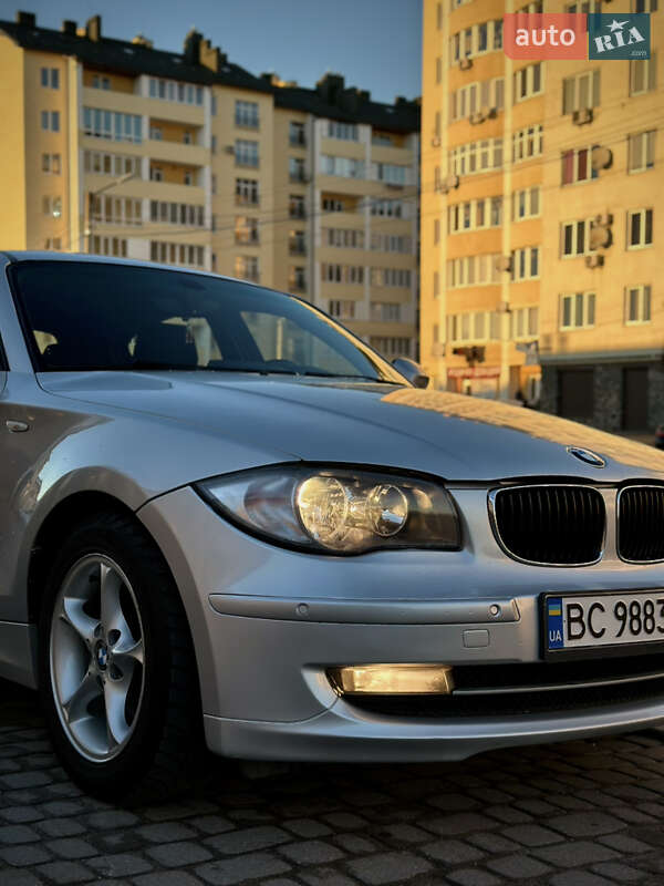 Хетчбек BMW 1 Series 2010 в 