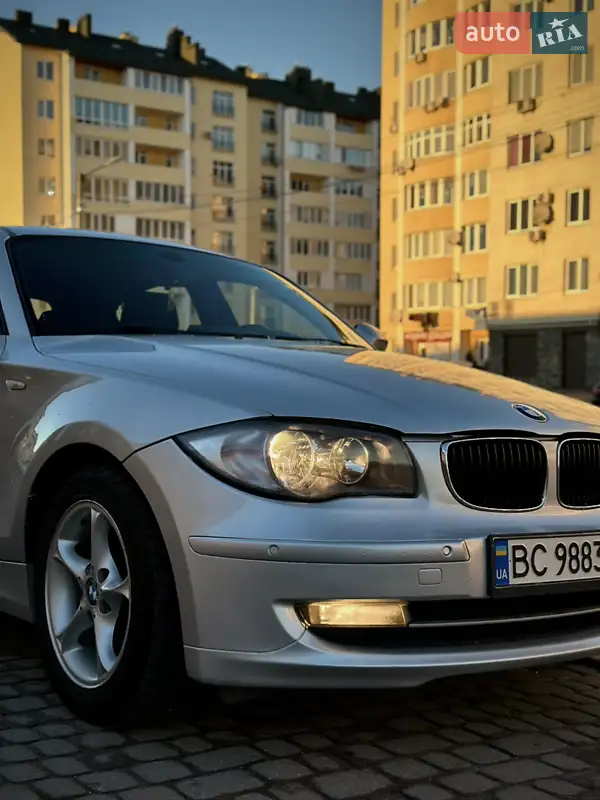 Хетчбек BMW 1 Series 2010 в 