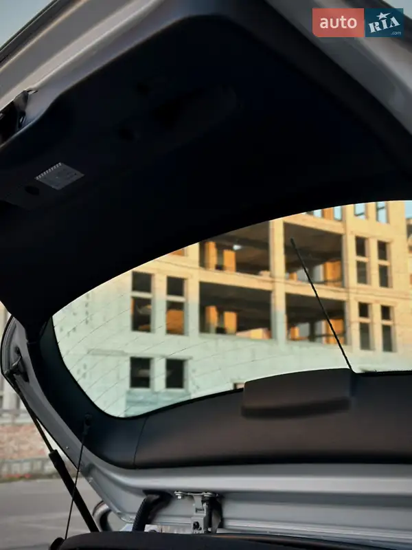 Хетчбек BMW 1 Series 2010 в 