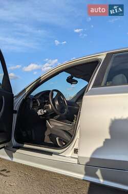Хетчбек BMW 1 Series 2005 в 