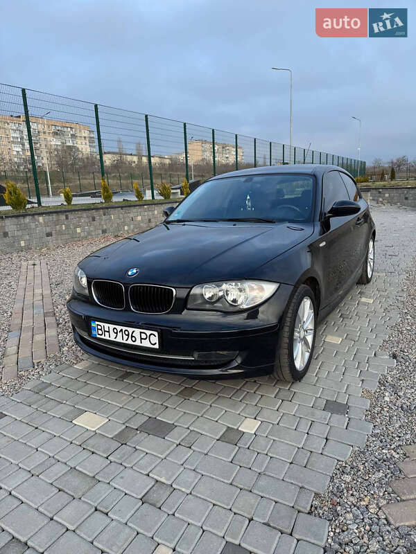 Хэтчбек BMW 1 Series 2008 в Южном