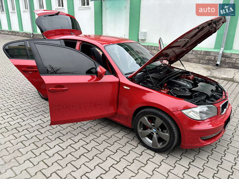 Хетчбек BMW 1 Series 2011 в Запоріжжі
