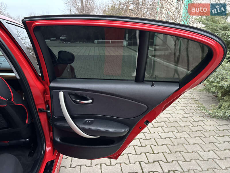 Хетчбек BMW 1 Series 2011 в Запоріжжі