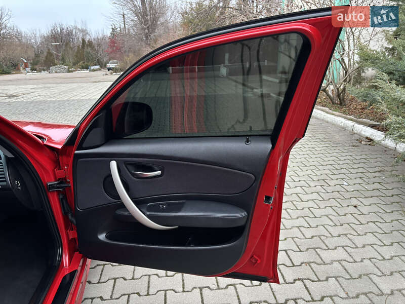 Хетчбек BMW 1 Series 2011 в Запоріжжі