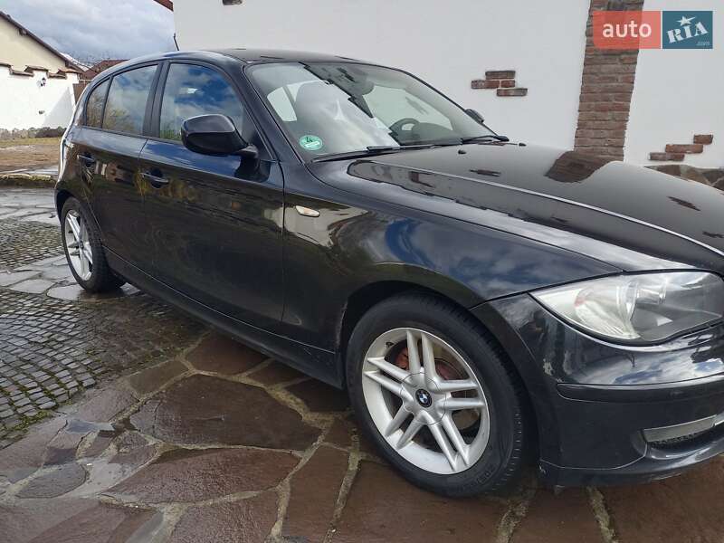 Хэтчбек BMW 1 Series 2011 в Мукачево