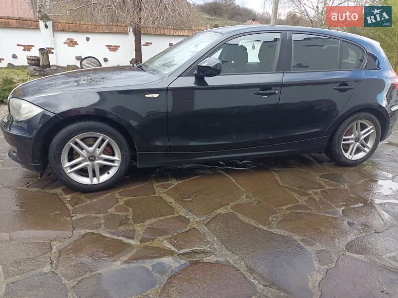 Хэтчбек BMW 1 Series 2011 в Мукачево