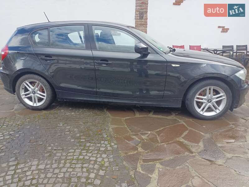 Хэтчбек BMW 1 Series 2011 в Мукачево