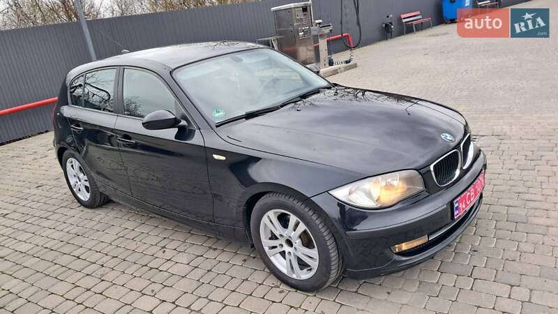 Хэтчбек BMW 1 Series 2009 в Мукачево