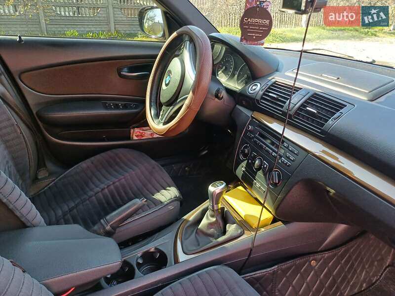 Хетчбек BMW 1 Series 2010 в Первомайську