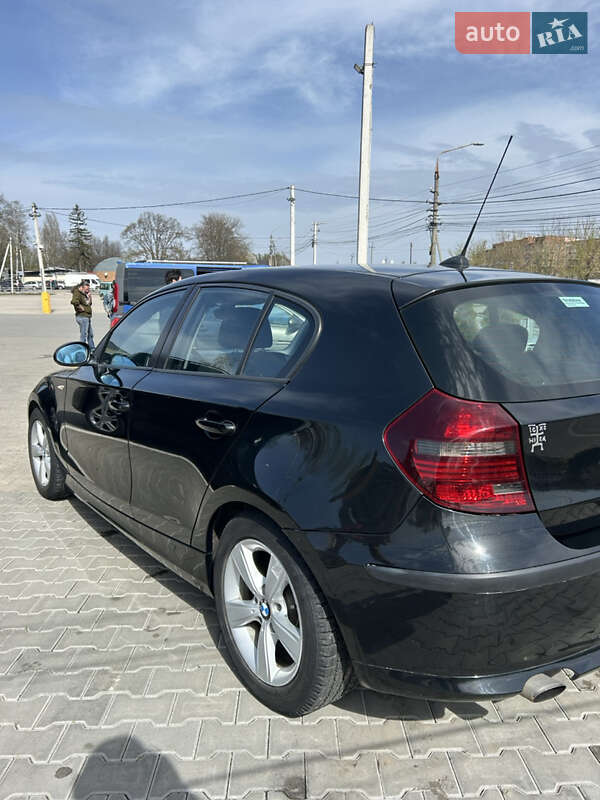 Хетчбек BMW 1 Series 2008 в Чернівцях
