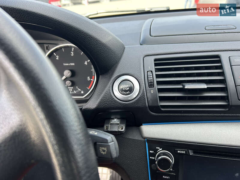 Хетчбек BMW 1 Series 2008 в Чернівцях