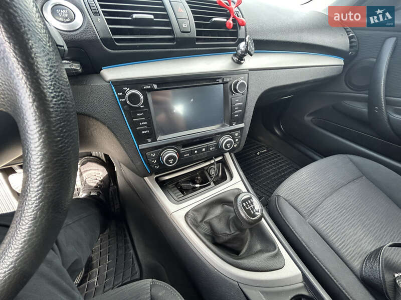 Хетчбек BMW 1 Series 2008 в Чернівцях