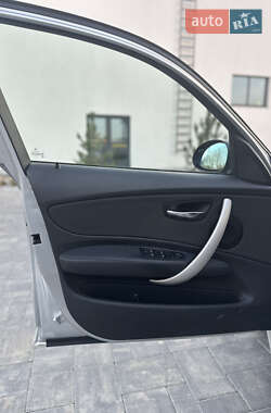 Хетчбек BMW 1 Series 2009 в 