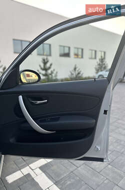 Хетчбек BMW 1 Series 2009 в 
