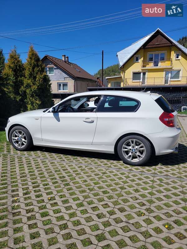 Хэтчбек BMW 1 Series 2008 в Киеве