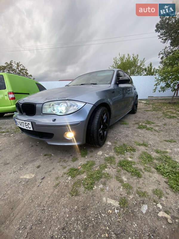 Хэтчбек BMW 1 Series 2005 в Ивано-Франковске