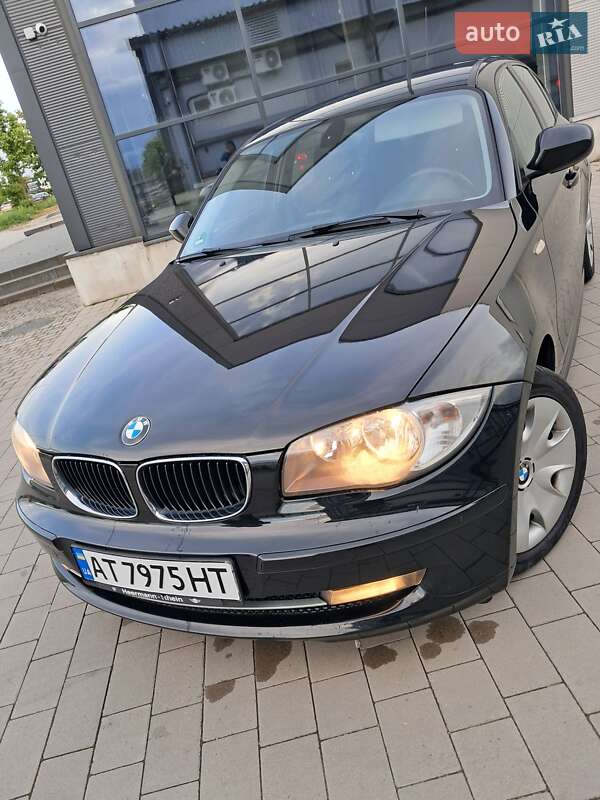 Хетчбек BMW 1 Series 2010 в 
