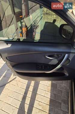 Хэтчбек BMW 1 Series 2011 в 