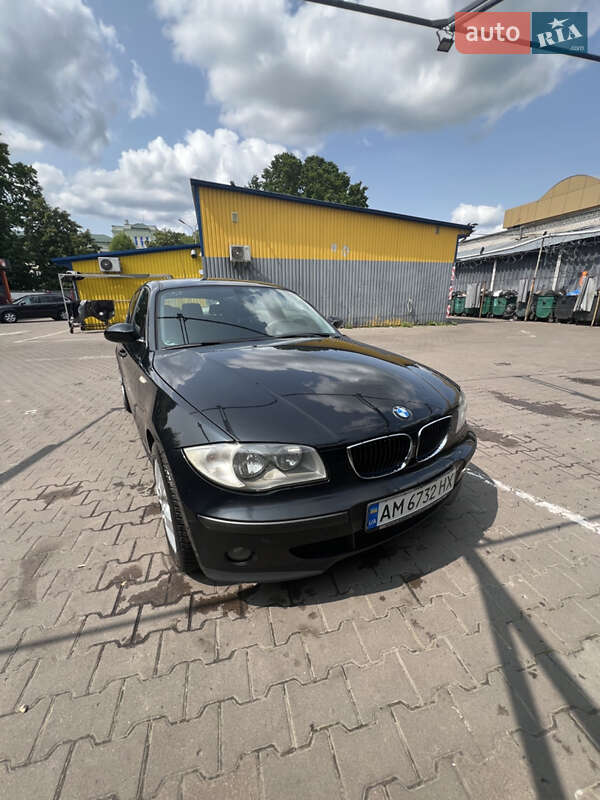 Хетчбек BMW 1 Series 2005 в 