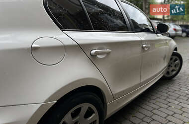 Хетчбек BMW 1 Series 2009 в 