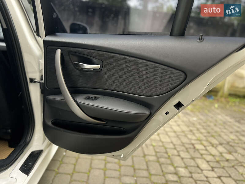 Хетчбек BMW 1 Series 2009 в Надвірній