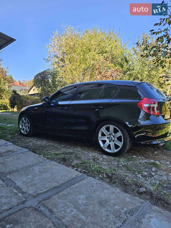 Хэтчбек BMW 1 Series 2008 в 