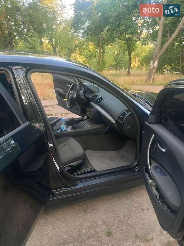 Хетчбек BMW 1 Series 2006 в Запоріжжі