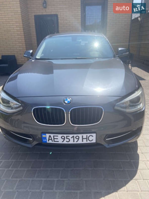 Хэтчбек BMW 1 Series 2012 в 