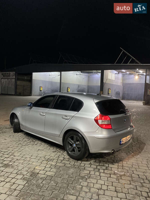 Хетчбек BMW 1 Series 2005 в Мукачевому