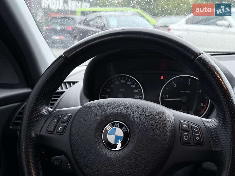 Хэтчбек BMW 1 Series 2011 в Харькове