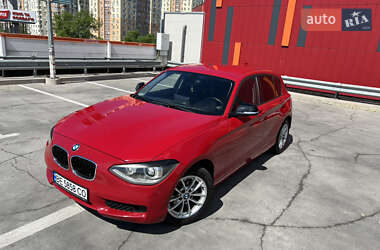 Хетчбек BMW 1 Series 2012 в 