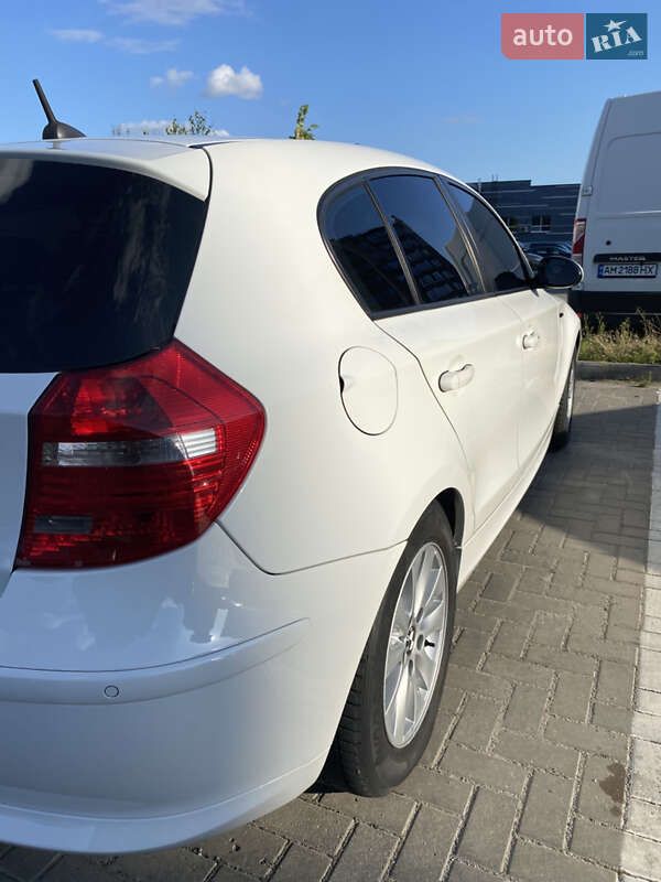 Хетчбек BMW 1 Series 2009 в Житомирі