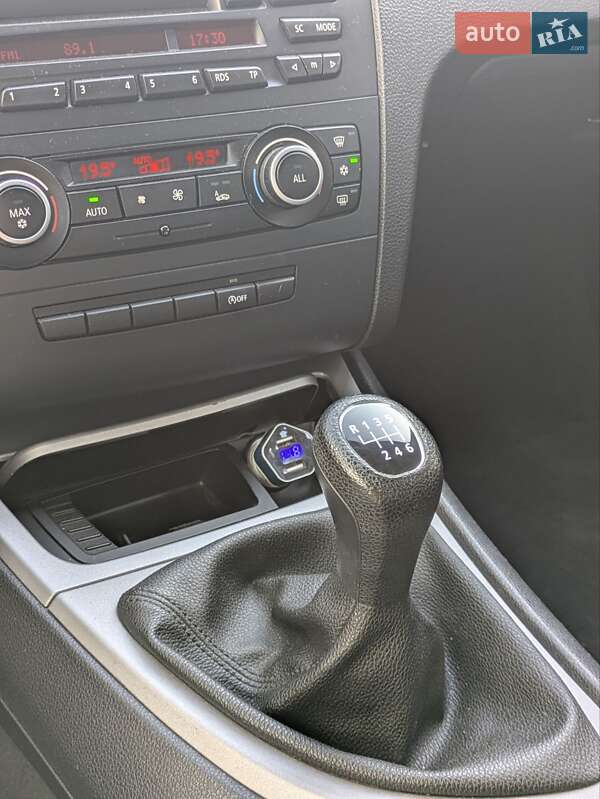 Хэтчбек BMW 1 Series 2010 в Львове