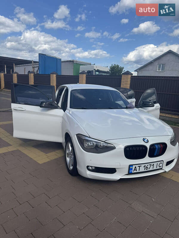 Хэтчбек BMW 1 Series 2012 в Перегинском