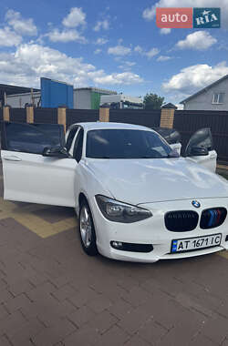 Хэтчбек BMW 1 Series 2012 в 