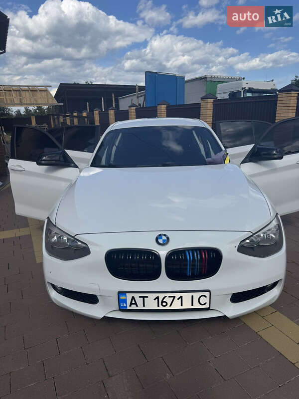 Хэтчбек BMW 1 Series 2012 в Перегинском