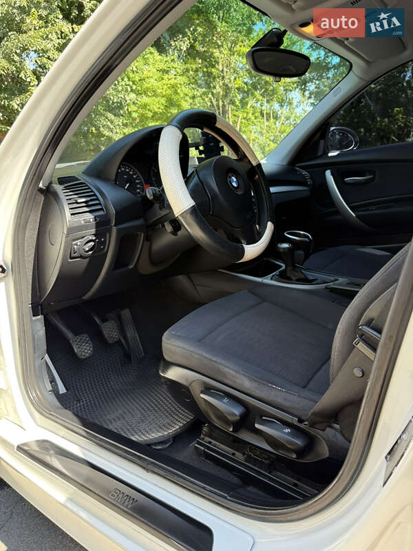 Хетчбек BMW 1 Series 2009 в Немирові