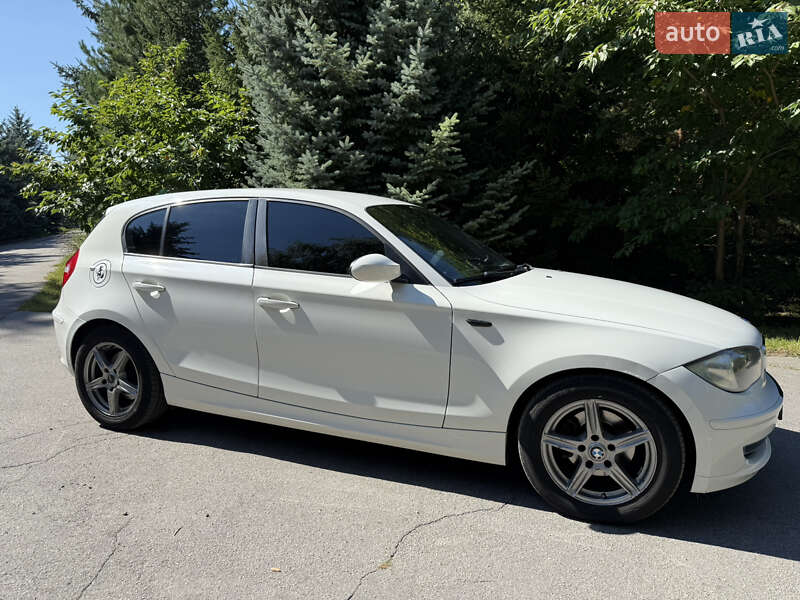 Хетчбек BMW 1 Series 2009 в Немирові