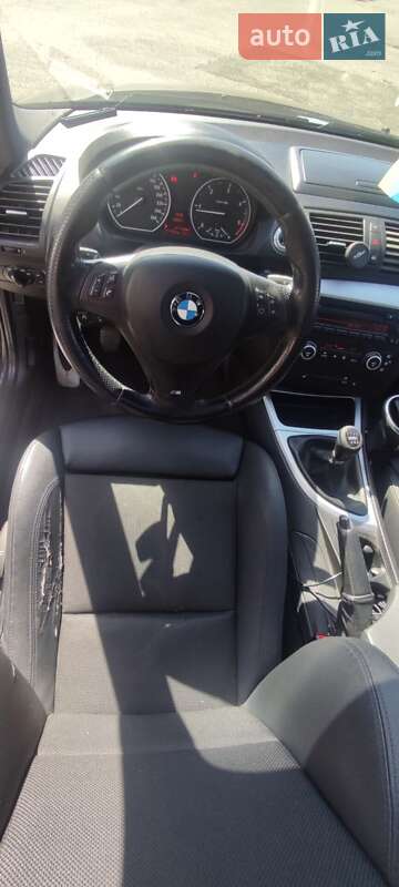 Хэтчбек BMW 1 Series 2009 в Каменском