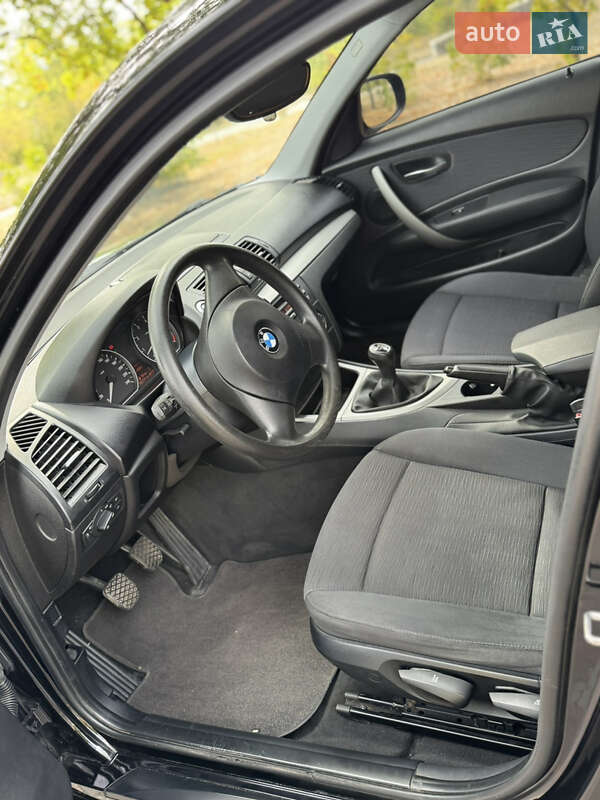 Хэтчбек BMW 1 Series 2010 в Кропивницком фото 21 Хэтчбек BMW 1 Series 2010 в Кропивницком