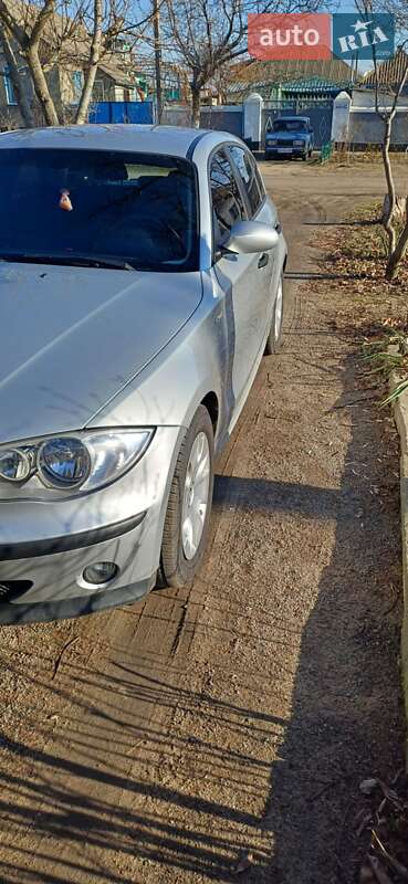 Хэтчбек BMW 1 Series 2005 в Вознесенске