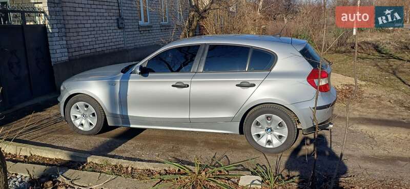Хэтчбек BMW 1 Series 2005 в Вознесенске